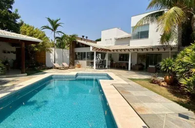 Casa estilo sobrado à venda, 4 quartos, 2 suítes, área de lazer completa com piscina, churrasqueira, 4 vagas, jardim karaiba - uberlandia/mg