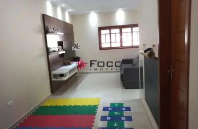 Sobrado / jardim minas gerais / 03 quartos - 01 suíte com closet / área gourmet / 132 m² de construção / 150 m² de terreno / são josé dos campos