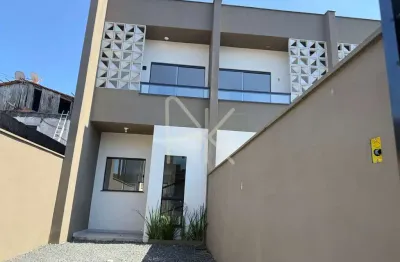 Lindo sobrado localizado no iririú, com 2 suites, 81m2 privativos e amplo espaço de fundos