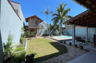 Casa à venda com 03 quartos sendo 01 suíte, 260m2, averbada, piscina e casa de boneca no bairro santo antônio em joinville