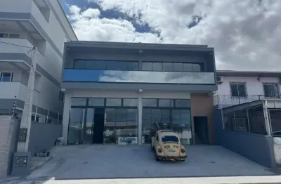 Loja comercial no térreo na fazenda santo antônio em são josé/sc