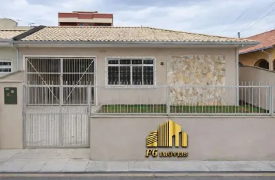 Casa à Venda, no Real Parque, São José, SC, com 5 quartos, 4 Banheiro, 2 vaga de garagem