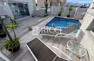 Cobertura com excelente área de churrasco pertinho da praia