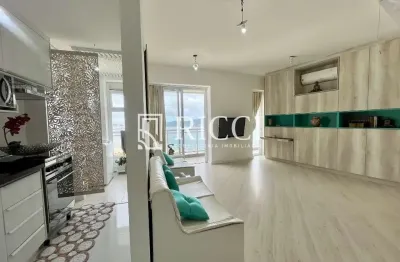 Apartamento à venda na pompéia, santos-sp: 1 quarto com  suíte, 1 sala, 2 banheiros, 1 vaga de garagem, 72m² à beira mar.