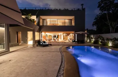 Luxuosa casa à venda em guarujá-sp, no jardim acapulco, com 7 quartos, 7 suítes, 4 salas, 10 banheiros, 8 vagas de garagem e 1.679,29 m² de área.