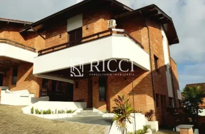 Venha conhecer essa maravilhosa casa em condomínio fechado com vista para a praia! com 340m² de área construída e 800m² de área total, essa casa conta