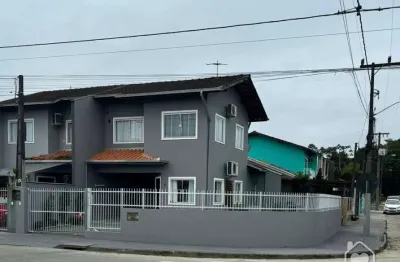 Casa com 3 quartos à venda na Rua Pitaguaras, 29807, Morro do Meio, Joinville