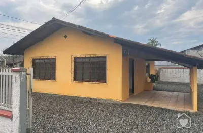 Casa com 2 quartos para alugar na Rua Paulo Penski, 391, Vila Nova, Joinville