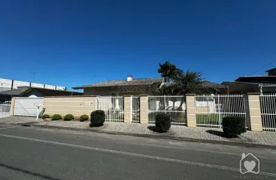 Casa com 4 quartos à venda na Rua Quinze de Novembro, 23562, Vila Nova, Joinville