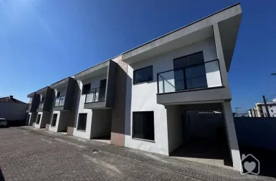 Casa com 3 quartos à venda na Rua Quinze de Novembro, 42183, Vila Nova, Joinville
