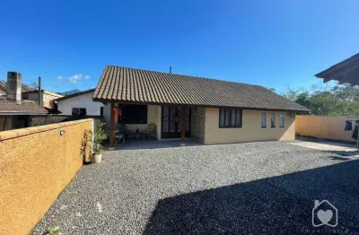 Casa com 3 quartos para alugar na Estrada Blumenau, 1334, Vila Nova, Joinville