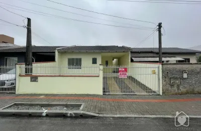 Casa com 2 quartos para alugar na Rua Alberto Miers, 154, Vila Nova, Joinville