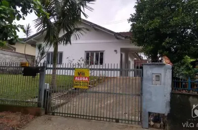 Casa com 3 quartos para alugar na Rua Rudolfo Schmidlin, 35, Vila Nova, Joinville