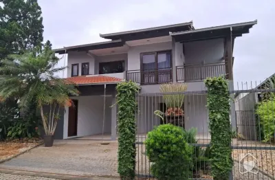 Casa com 4 quartos para alugar na Rua Marquês de Maricá, 178, Vila Nova, Joinville