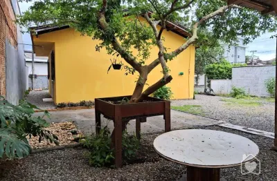 Casa com 2 quartos para alugar na Rua Bruno Germano Ponick, 30, Bom Retiro, Joinville