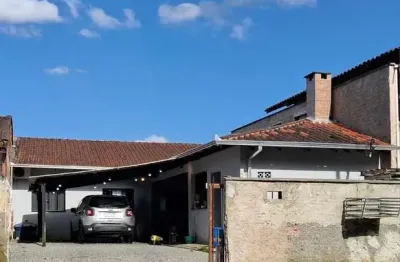 Casa com 3 quartos para alugar na Rua Paulo Sérgio Santos Rosa, 58, Vila Nova, Joinville