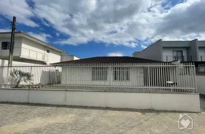 Casa com 5 quartos para alugar na Rua Adolfo Kluver, 852, Vila Nova, Joinville
