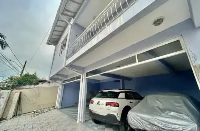 Linda casa 4 Quartos com 1 Suíte - bairro  Barreiros / São José - SC.