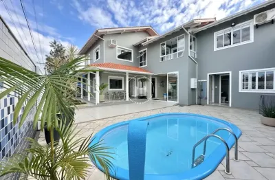 Linda casa 4 quartos com 1 suíte e 255m² - novo estreito - florianópolis