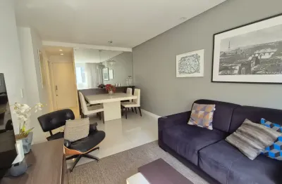 Apartamento com 2 quartos e 1 vaga. Totalmente reformado. Centro