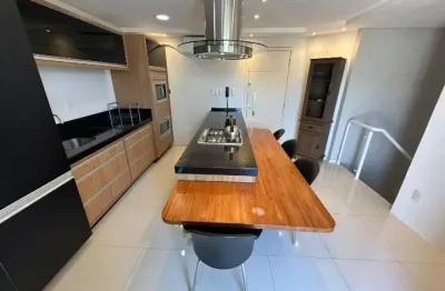 Cobertura duplex com 3 dormitórios sendo 1 suíte no bairro Carvoeira