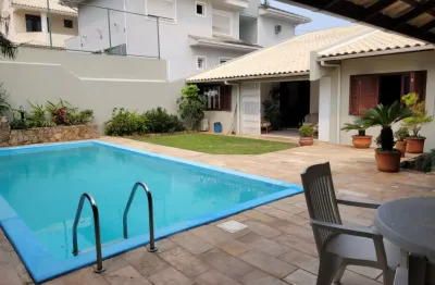 Casa com 3 Quartos sendo 1 suíte. Piscina - Itaguaçu - Florianópolis