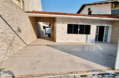 Casa à venda na Rua Farmacêutico João Manoel Gonçalves, Enseada, Ubatuba