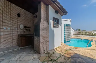 Casa de condomínio 241m² c/ piscina na freguesia: espaço e lazer garantidos!
