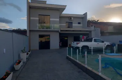 Casa com 3 quartos à venda na Rua Leopoldo Meier, 0998, Paranaguamirim, Joinville