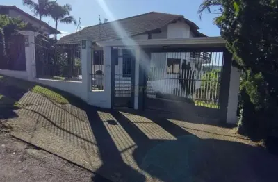 Casa charmosa a venda na encosta do sol em estancia velha-rs.