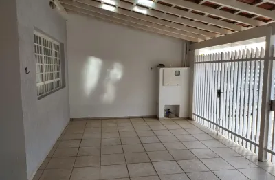 Casa com 3 dorms para  locação em rua tranquila e próximo ao centro de taubaté