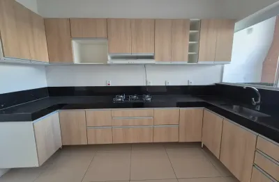 Casa térrea em condomínio fechado com lazer completo com 3 dorms  e excelente localização