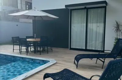 Alphaville 3, 242m2, toda mobíliada com cozinha gourmet, sala ampla, 3 suítes, piscina privativa, toda climatizada