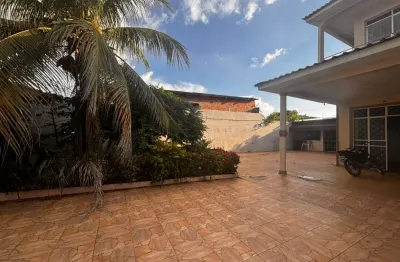 Jardim petrópolis, alugo casa com duplex com 4 suites, sala para 2 ambientes, 6 vagas.