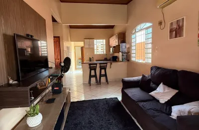 Planalto/ cond. jardim versalhes. casa com 3 quartos sendo 2 suites, sala para 2 ambientes e 3 vagas
