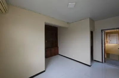 Conjunto do condomínio jornalistas, 02 quartos, 02 banheiros,  cozinha com armários, lavanderia e 01