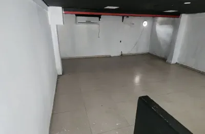 Dom pedro. mini shopping jacira reis alugo sala comercial com mezanino pronta para uso.