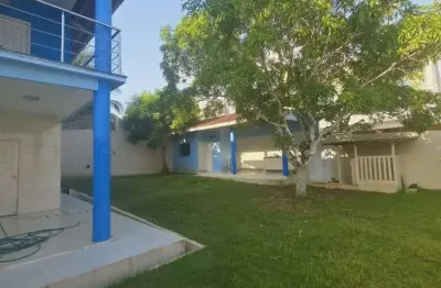 Cond. ponta negra ii casa com 230m² 3 quartos, ampla e climatizada em terreno de 600m²