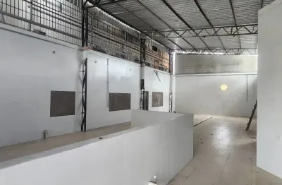 Alugo galpao com 800m2, 4 salas sendo 2 com anexo, pronto para receber carreta. coroado.