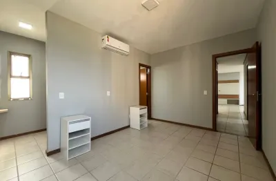 Cond. seguro, 3 quartos sendo 1 suite, sala para 2 ambientes, cozinha com modulados