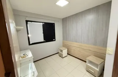 Cond. sollar dos franceses 3 quartos sendo 1 suite e 2 semi suites. andar alto,  r$ 3.700,00