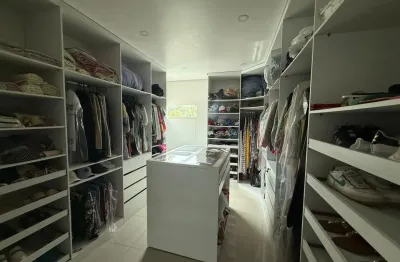 Condomínio alphaville 3 – vende-se casa duplex com  5 suites, sala para 4 ambientes e 10 vagas.