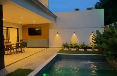 Ponta negra, totalmente mobiliada : 3 suítes, sendo 1 master, piscina e churrasqueira