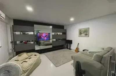 Clube de campo ponta negra, 5 quartos sendo 4 suítes, 1.500m2 de terreno,  mobilada, 6 vagas, agua