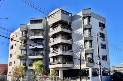 Apartamento com 3 quartos para alugar na Rua Cirilo Ruzzarin, 664, Petrópolis, Caxias do Sul