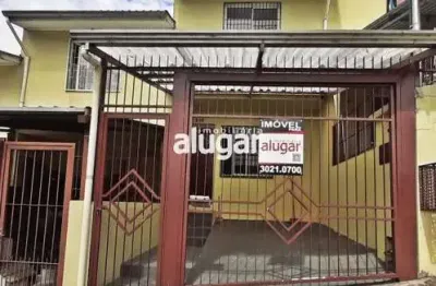 Casa com 2 quartos para alugar na Rua Renato Alves de Oliveira, São Caetano, Caxias do Sul