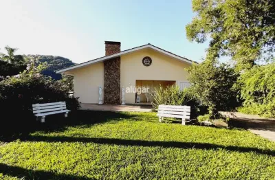 Casa com 3 quartos para alugar na Rua Padre Ângelo Tronca, 33, São Luiz, Caxias do Sul