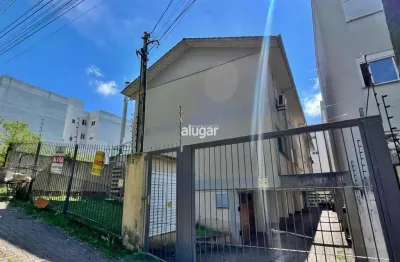 Casa com 2 quartos para alugar na Rua Cesare Cambruzzi, Vinhedos, Caxias do Sul
