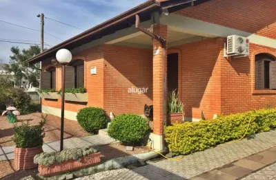 Casa com 3 quartos para alugar na Rua Bolívar Pedrotti Melgare, Interlagos, Caxias do Sul