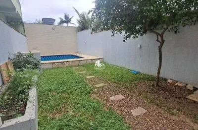 Sobrado isolado no marapé com 3 suítes, piscina, quintal e vaga para 4 carros.